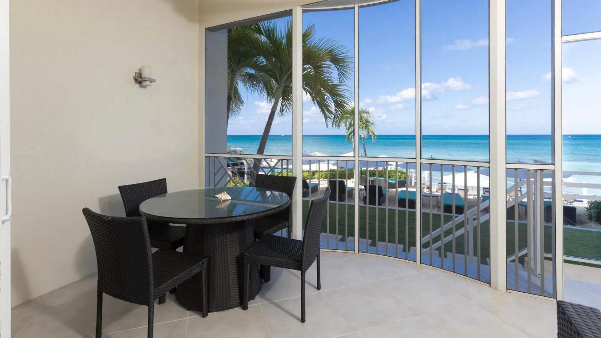 South Bay Beach Club 3 - 2 Bedroom 2 Bathroom Unit جورج تاون